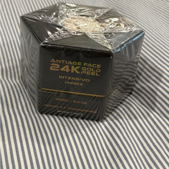 Serum X-Y Chromosome
Luxurious Black and Gold Skincare Peel - Picture 12 of 12